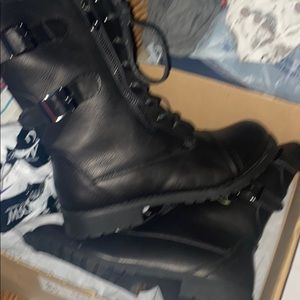 Combat boots